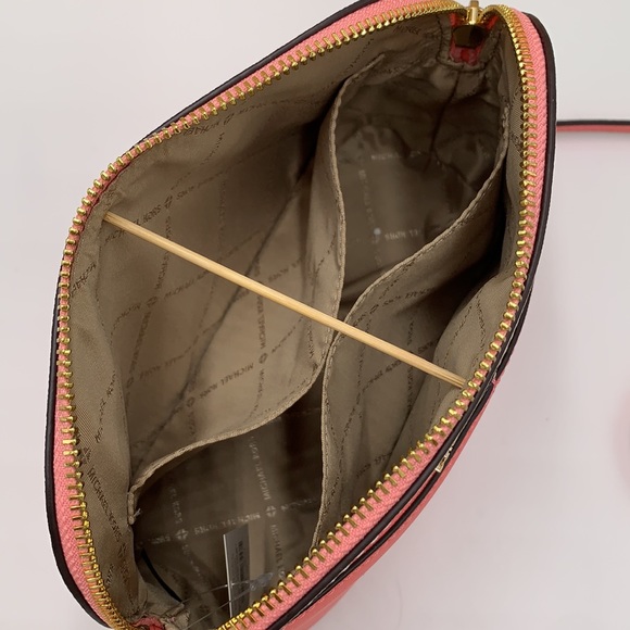 MICHAEL KORS
Jet Set Travel Medium Logo Dome Crossbody Grapefruit MULTI … - Picture 10 of 15